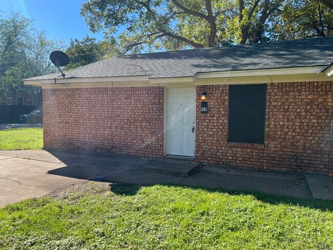 Building Photo - 806 W Arlington Ave