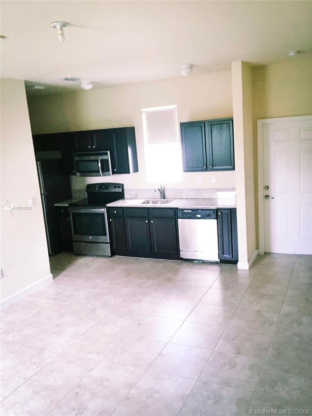 Primary Photo - 16705 SW 95th St