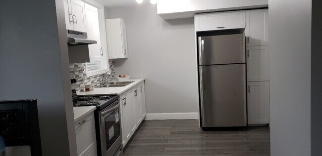 Photo du bâtiment - 551 Lansdowne Dr