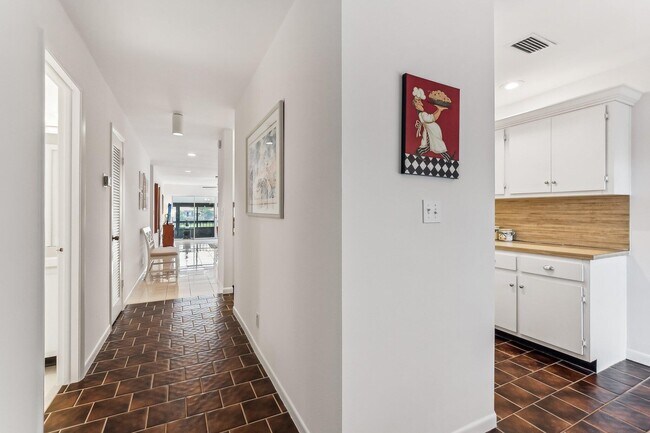 Building Photo - 5826 Areca Palm Ct