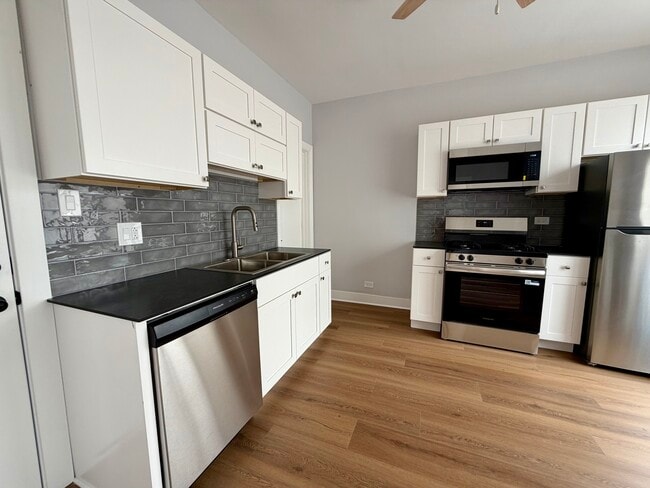 Building Photo - 4393 N Elston Ave
