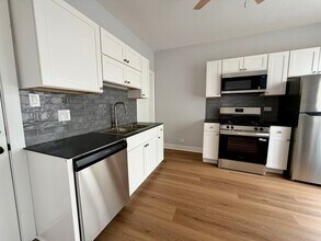 Building Photo - 4393 N Elston Ave