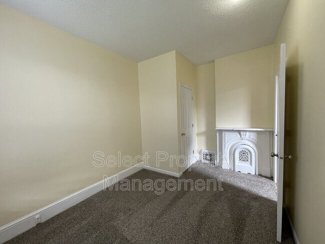Foto del edificio - 714 W Creighton Ave