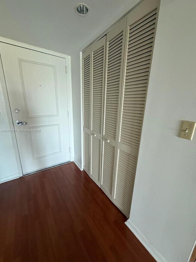 Foto del edificio - 5737 SW 72nd St