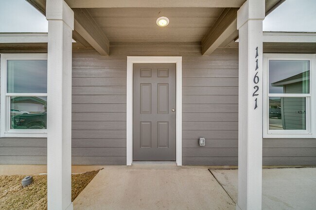 Foto del edificio - SPACIOUS 4-BEDROOM NEW CONSTRUCTION IN CONVERSE
