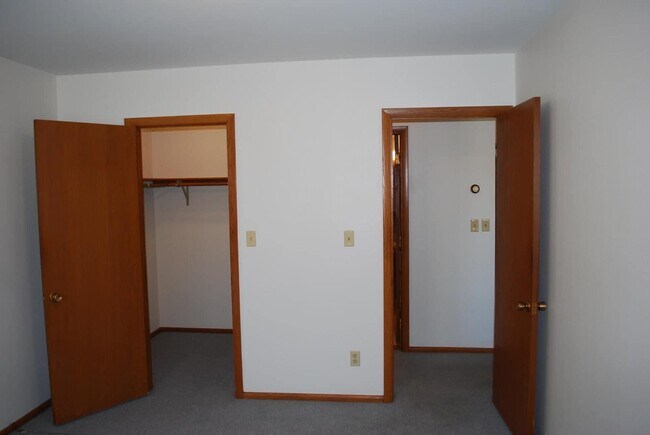 Foto del edificio - 5625 W Brown Deer Rd
