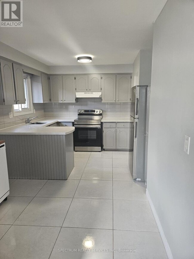 Building Photo - 125 Albany Dr