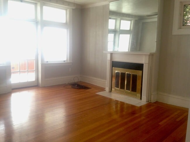 Photo - *** Amazing Shadyside Apartment * Walk to everything * Pet Friendly * Duplex Style Apartment * Lu...