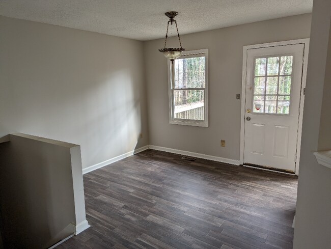 Building Photo - 7680 Mountain Creek Way