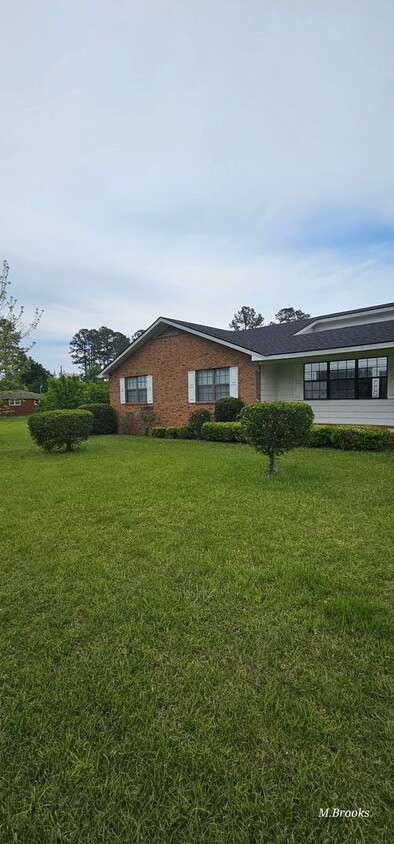 Foto principal - Lowndes County three bedroom home