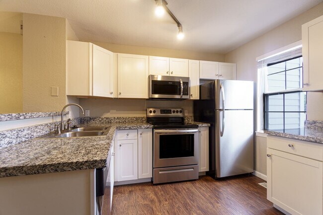 Building Photo - 4030 Baytown Dr