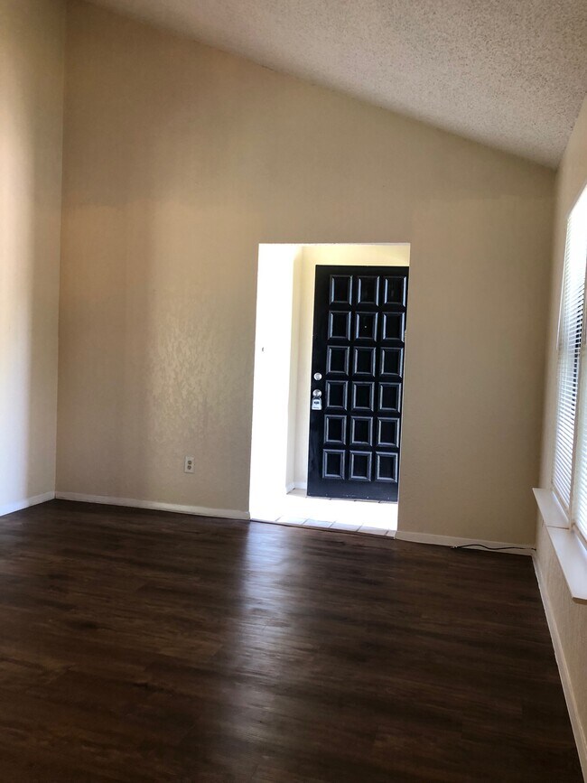 Building Photo - 6505 Hart Ln