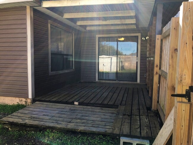 Building Photo - Spacious 2 bedroom home in College Station