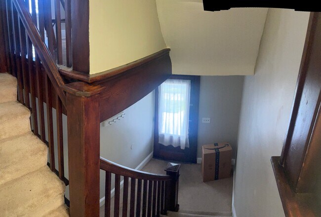 Building Photo - 52 Catherine St