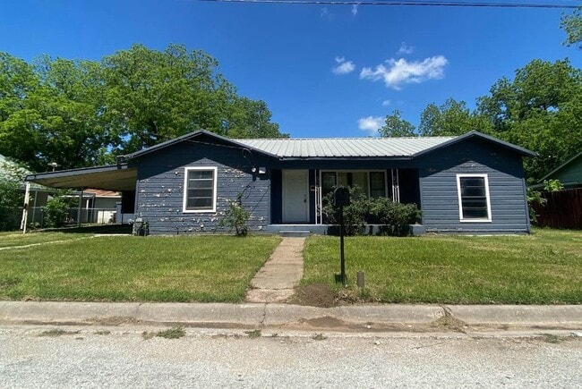 Building Photo - 708 Cooper St