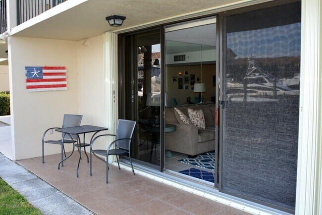 Foto del edificio - 2401 Marina Isle Way