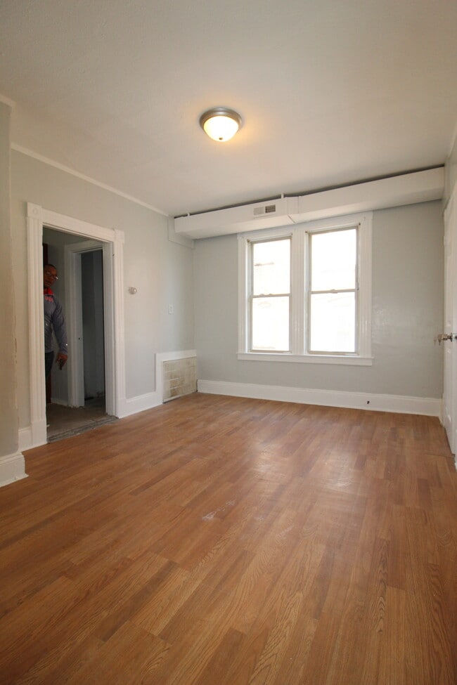 Building Photo - 166 Bond St