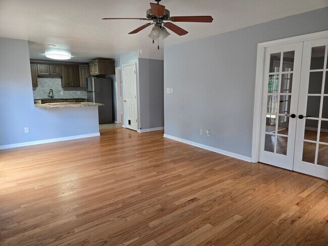 Foto del edificio - Powell 37849 - 4 bedroom 3.5 bath - call S...