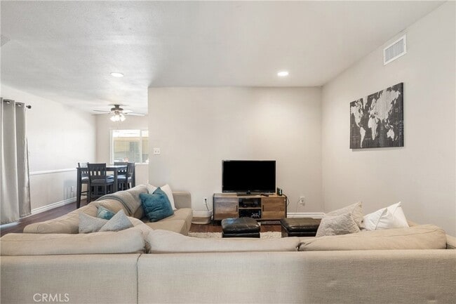 Building Photo - 215 E Navilla Pl