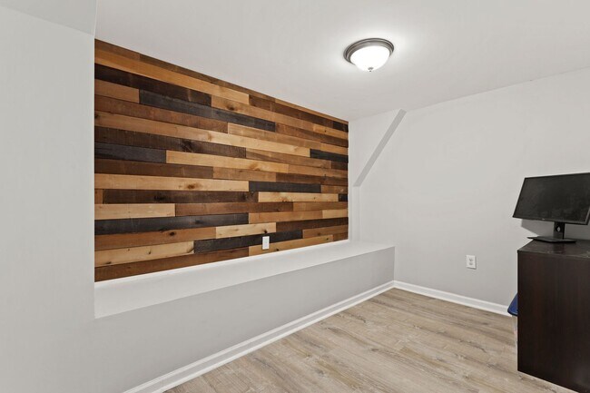 Building Photo - 7209 W 136th Ave