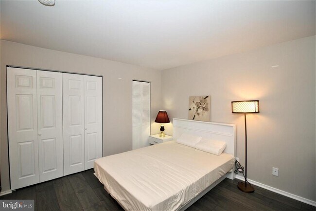 Building Photo - 9734 Hellingly Pl