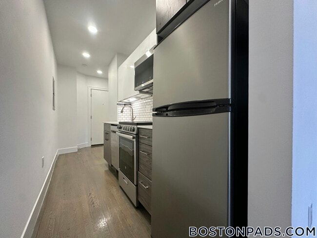 Building Photo - 44 Joy St