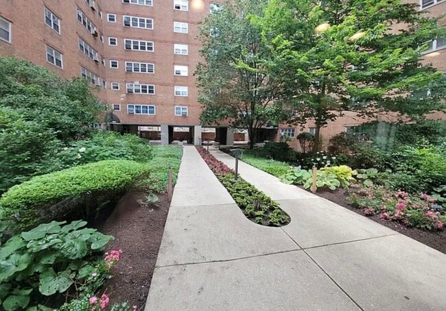 Foto del edificio - 4950 N Marine Dr