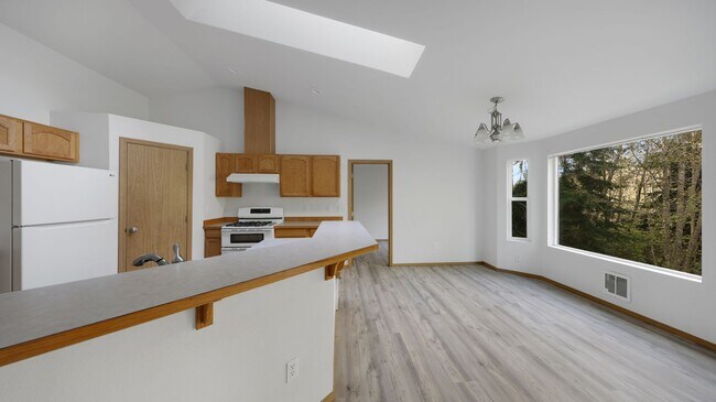 Foto del edificio - 3 Bed 2 Bath - 5 Acres - Large Living Room - Office - Pet Friendly - Groups