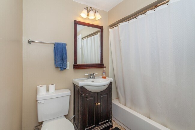 Building Photo - 10 Steeves Cir