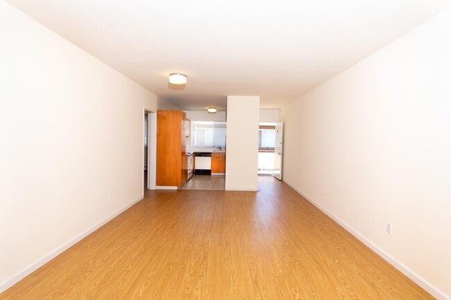 Building Photo - Elmwood 2 bed 1 bath condo great location