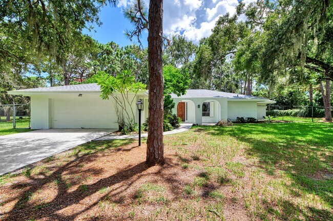 Foto del edificio - BEAUTIFUL WELL MAINTAINED 3 BEDROOM 2 BATH...