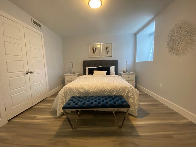 Building Photo - Huge Corner Unit Overlooking Union St In Midtown Waterloo