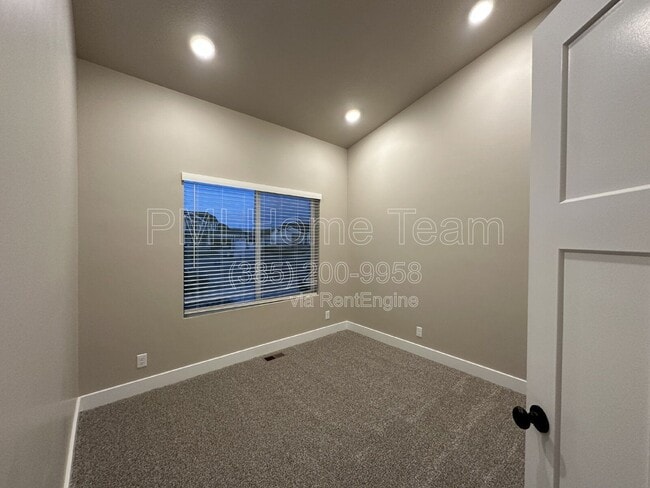 Building Photo - 1031 W 1000 N