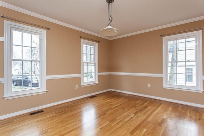 Foto del edificio - Price Drop on Beautiful 3 Bedroom, 2 Bathr...