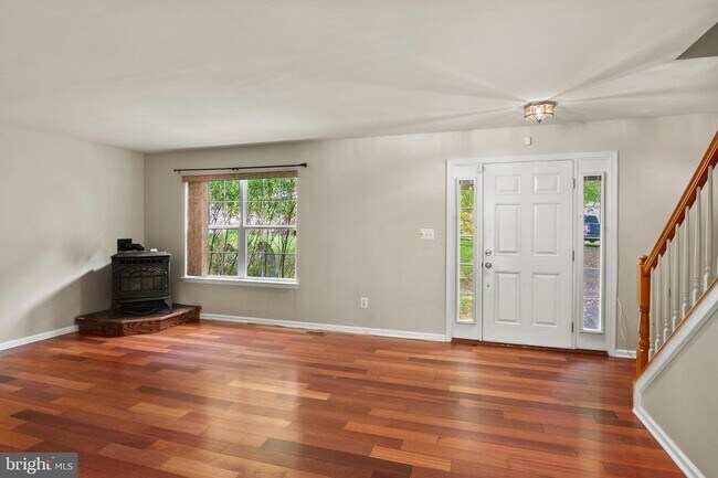 Foto del edificio - 144 Midland Rd