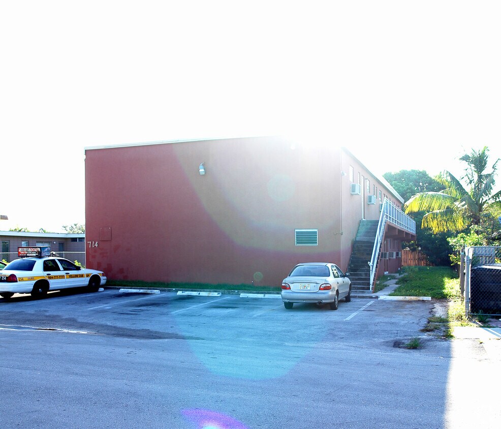 Building Photo - 714 NW 2nd Ave