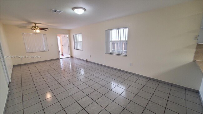 Foto del edificio - 3325 SW 23rd Terrace