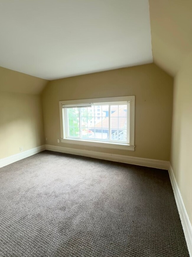 Photo - 112 N 38th Ave Apartment