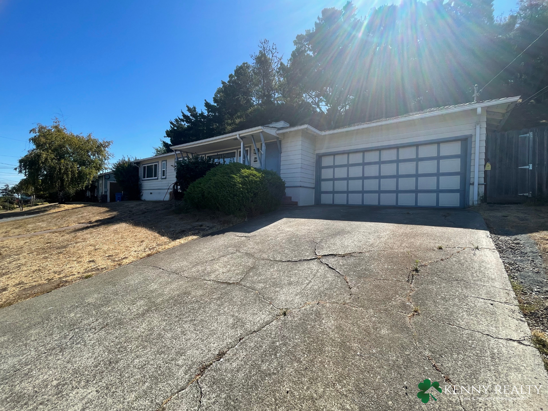 Foto principal - 3 Bedroom, 2.5 Bath Home in San Mateo near...