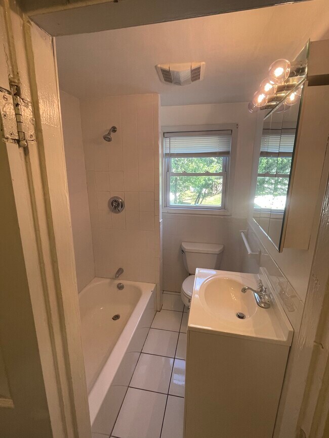 Bathroom - 82 Bristow St