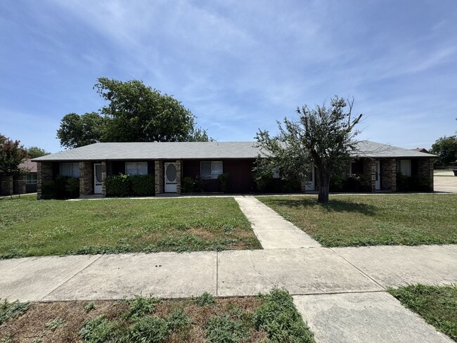 Building Photo - 2211 Cascade Dr
