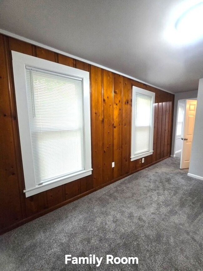 Foto del edificio - Completely Renovated House in the Douglas Heights Area  251119