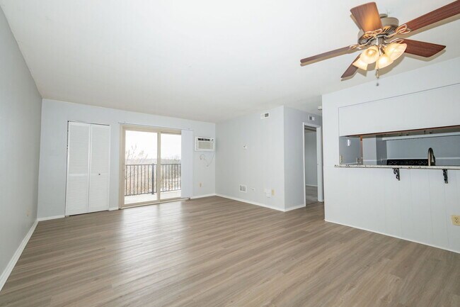 Building Photo - 2971 Deckebach Ave