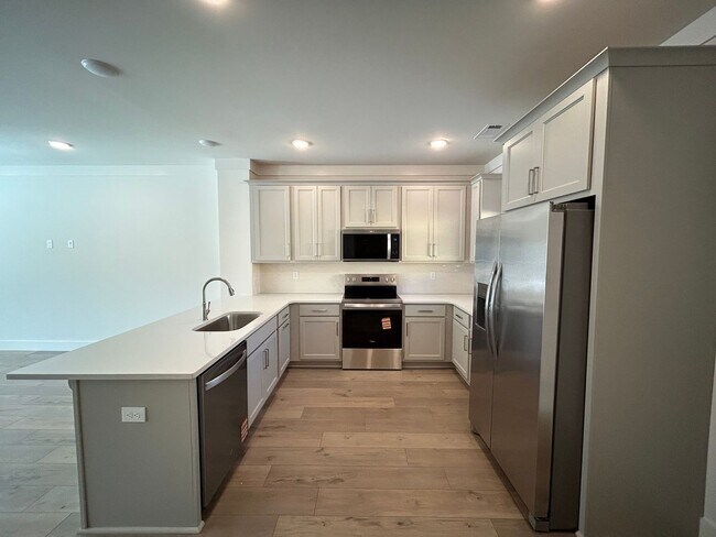Foto del edificio - Brand New Townhome off Wire Rd, Close to Vet School and City Soccer Complex