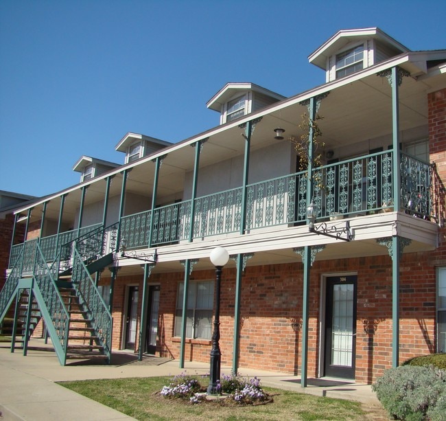 Building Photo - Versailles - Office Condos