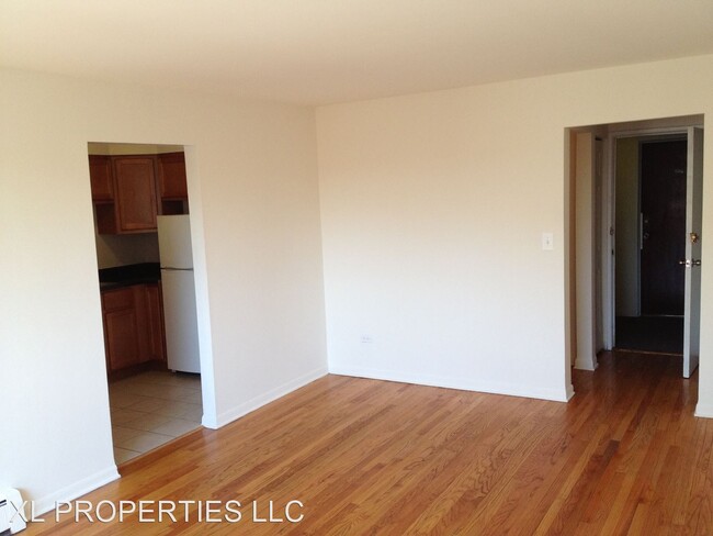 Building Photo - 1024 W Catalpa Ave