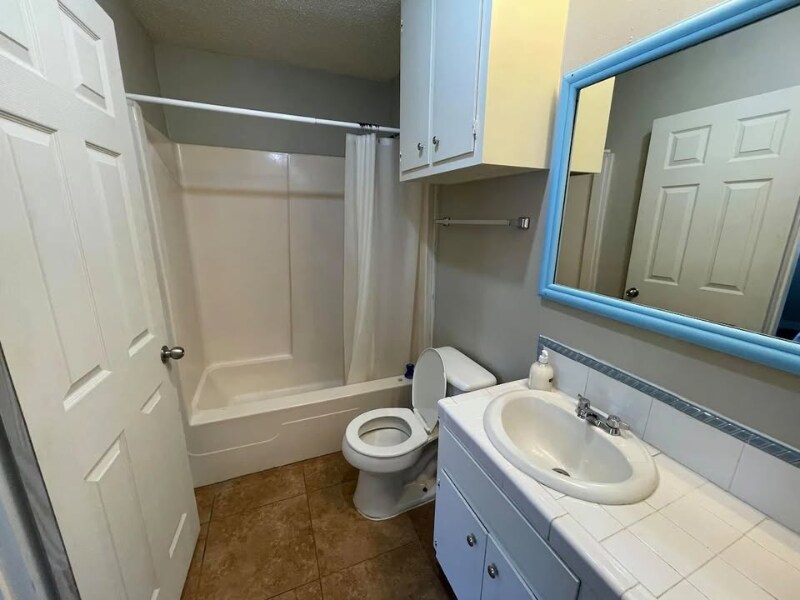 Building Photo - 614 S Groos St