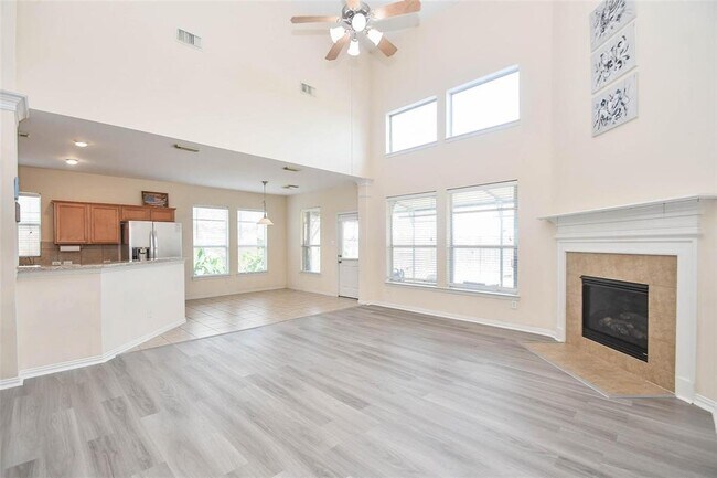 Foto del edificio - 7509 Lakeside Manor Ln
