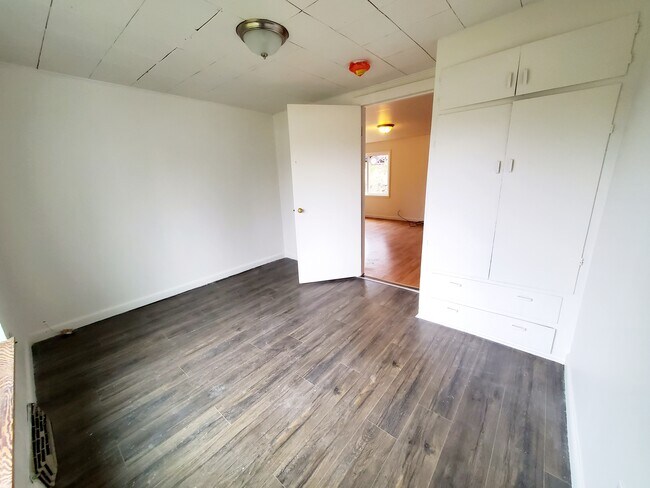 Building Photo - 609 W Palouse River Dr