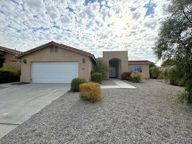 Foto del edificio - AVAILABLE NOW!! STUNNING 3 Bed/2 Bath POOL...